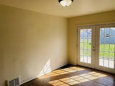 3 bed, 1400 sqft, $1,700 — Photo 3