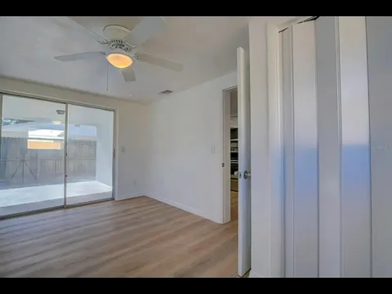 11138 Yellowwood Ln — Photo 6