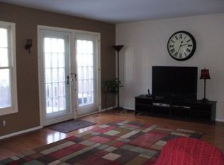 1331 Shagbark Ln, Wheaton, IL 60187