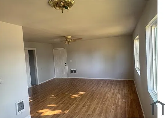 270 Beech St — Photo 8