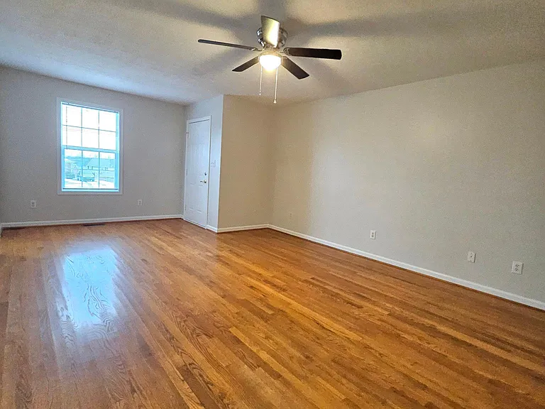 114 Frye Ct — Photo 3