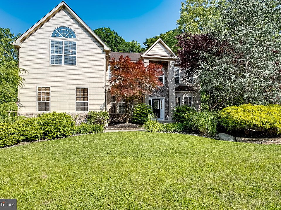1st image of 105 Hickory Ct