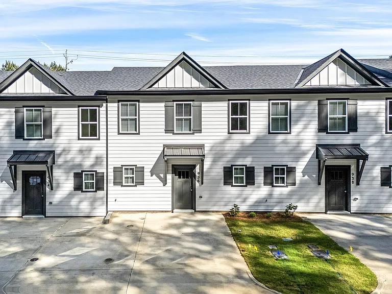 936 Winslow Ct — Photo 1