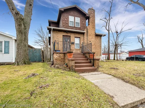 39 E Brockton Ave, Madison Heights, MI 48071