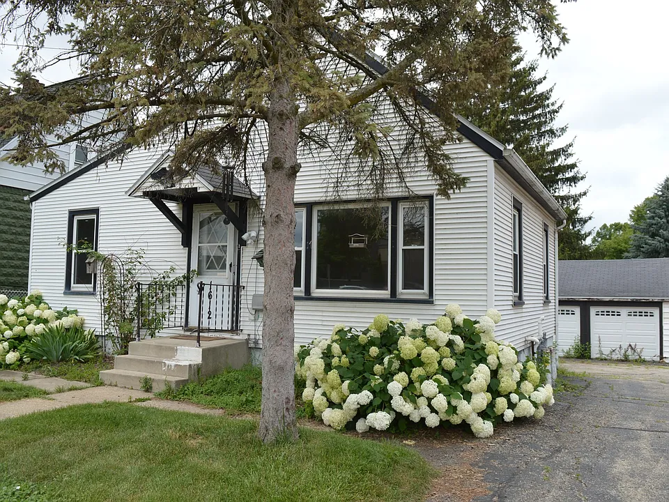 1612 Packers Ave