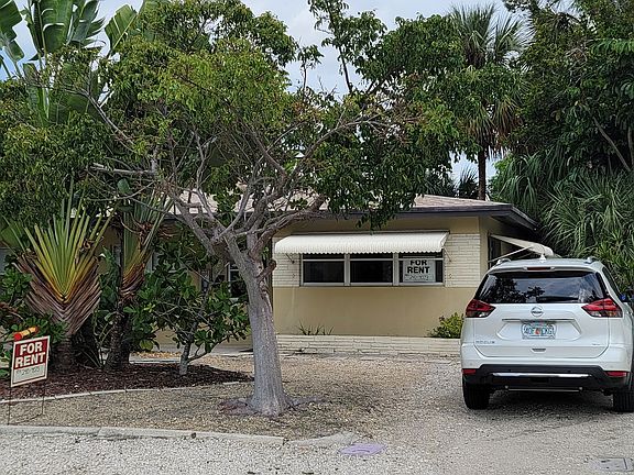 3rd image of 2321 NE 17th St