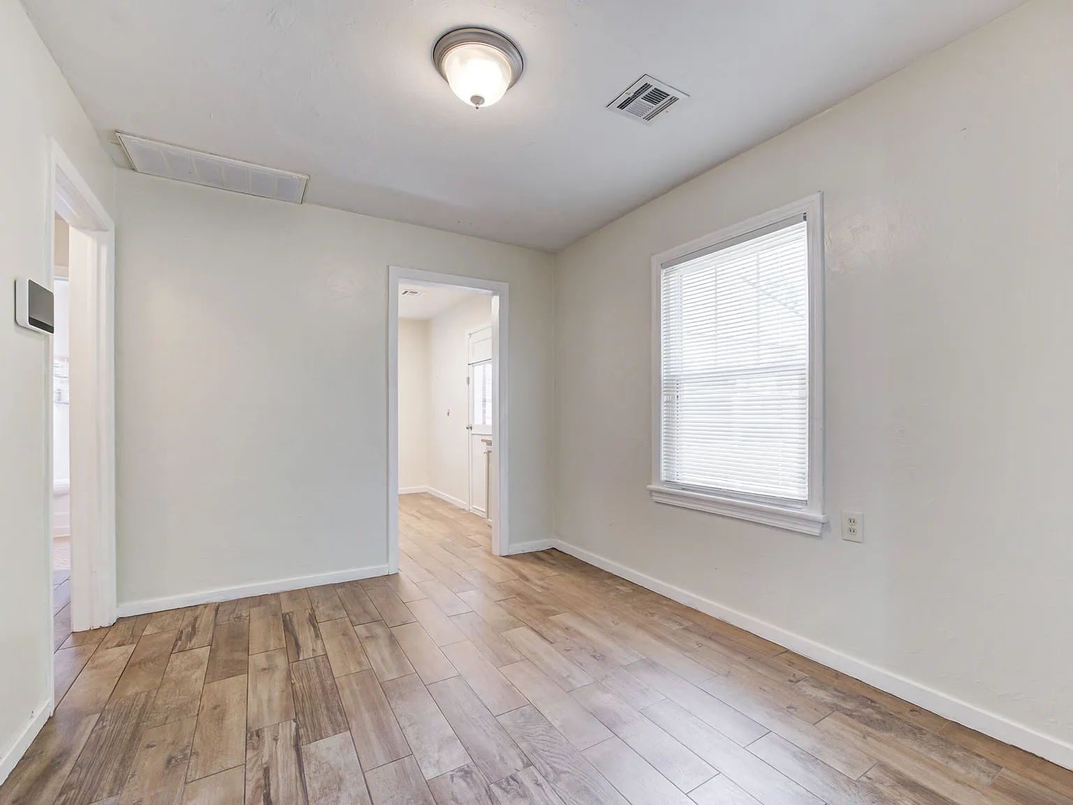 2 bed, 830 sqft, $1,500 — Photo 4