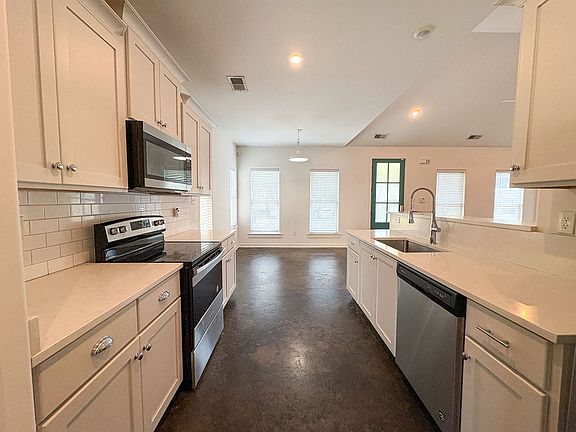 4th image of 708 Echles St
