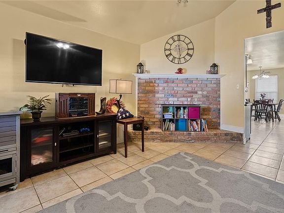 4th image of 3204 Bradbury Dr