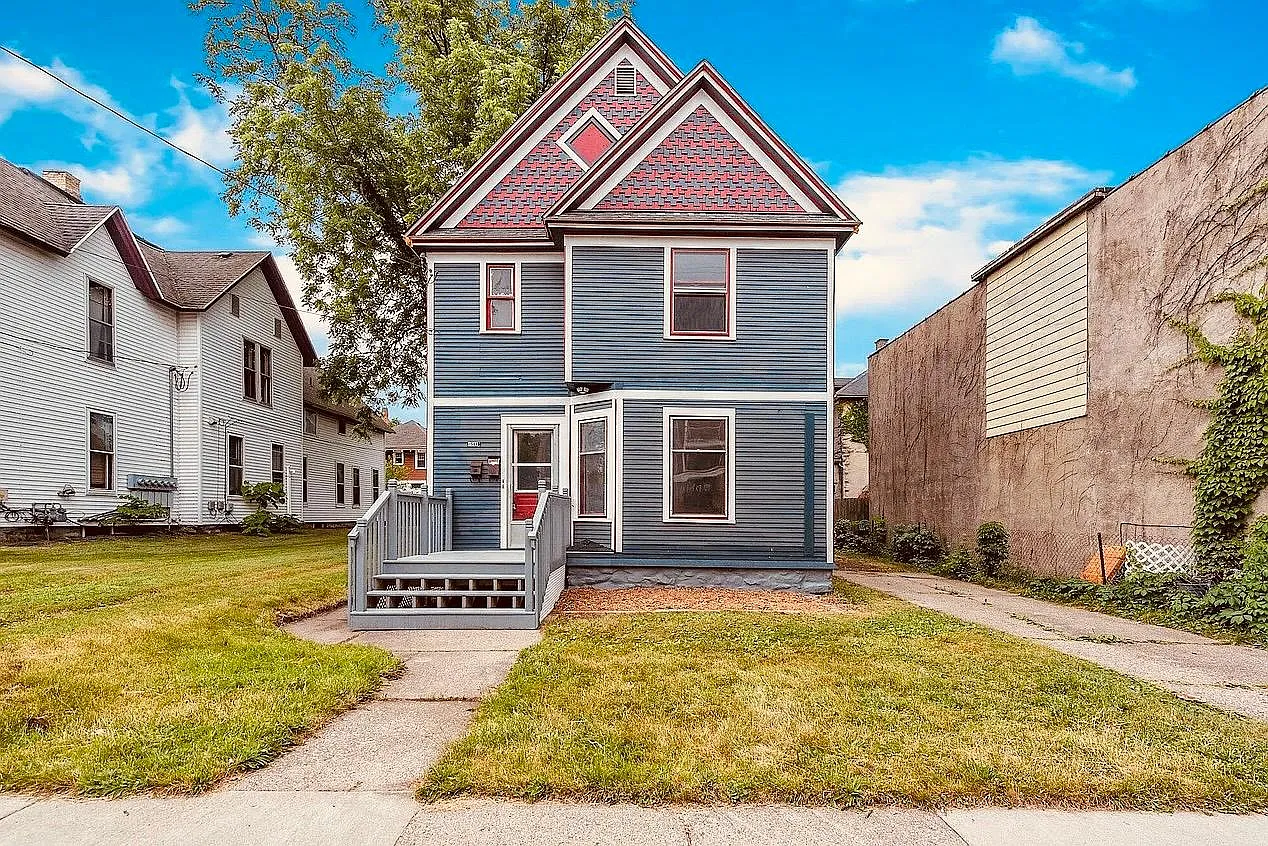 2 bed, 920 sqft, $1,695 — Photo 1