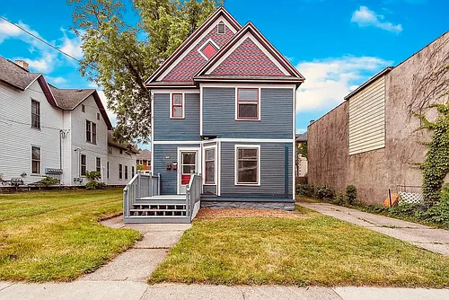 1560 Wealthy St SE #2 Photo 1
