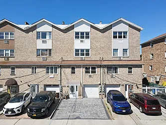 259 Hosmer Avenue in Throgs Neck