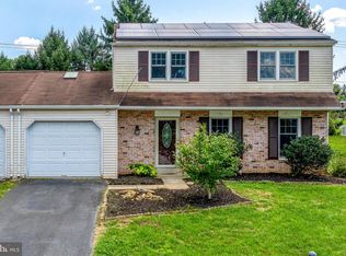 875 Lamplight Cir, Lancaster, PA 17601