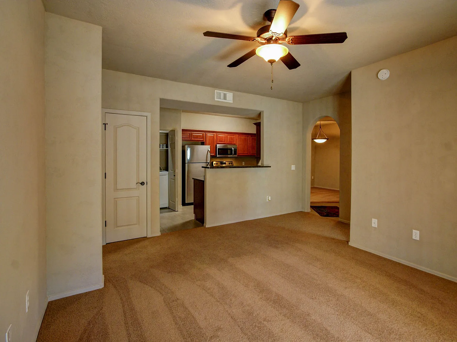 2 bed, 1075 sqft, $1,595 — Photo 3