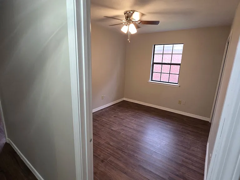 1202 University Dr — Photo 7