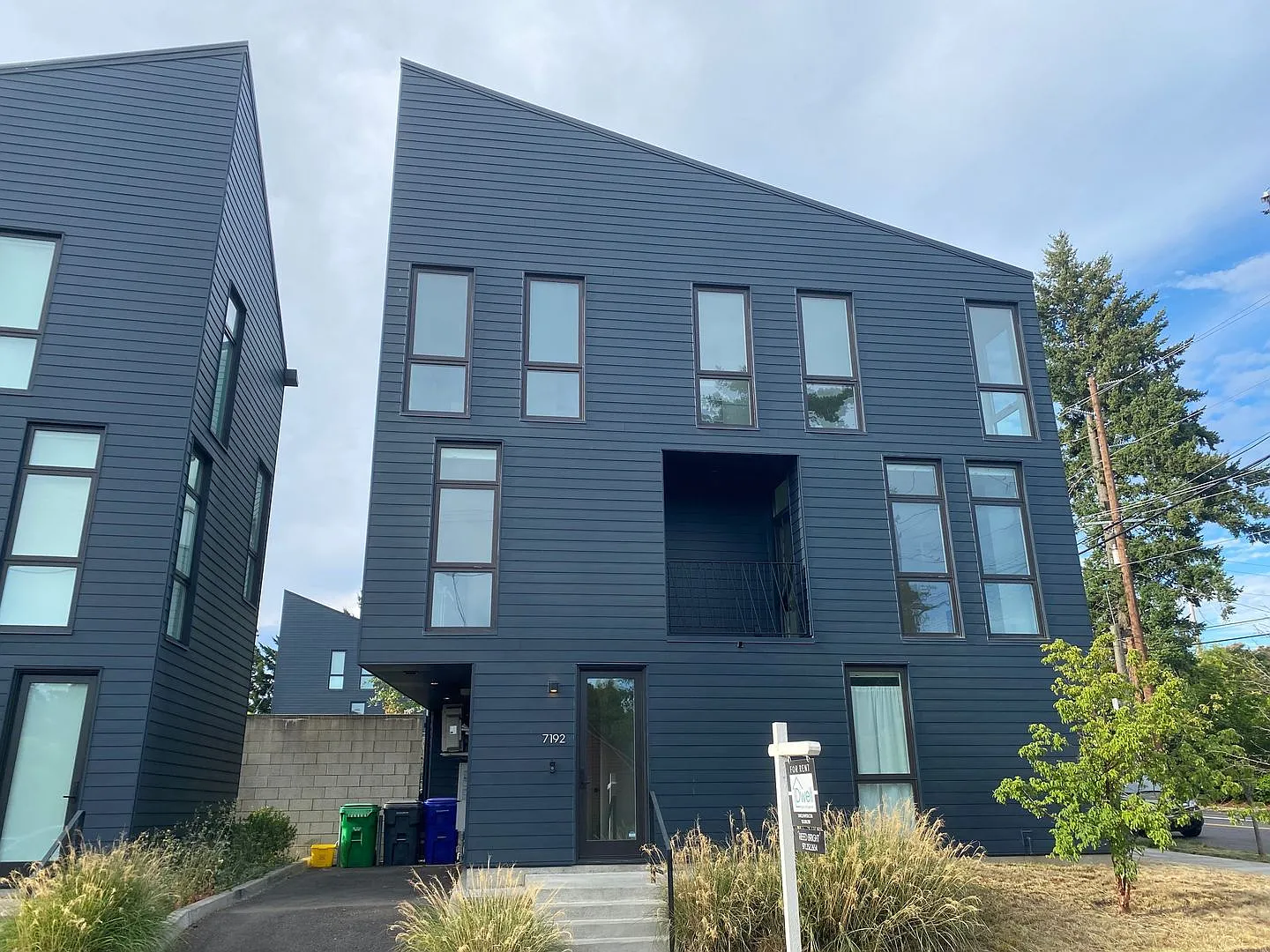 7192 N Vancouver Ave photo 1