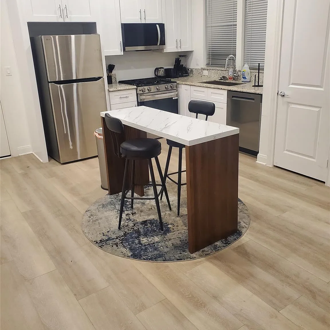 2 bed, 2.5 bath, 2792 sqft, $2,000 — Photo 3