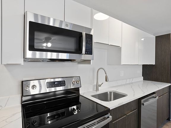 2nd image of 7710 N Sheridan Rd APT 406