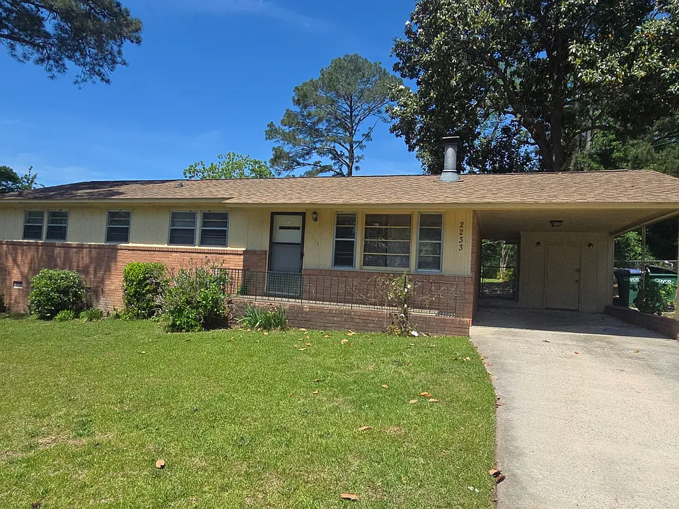 2233 Windsor Dr