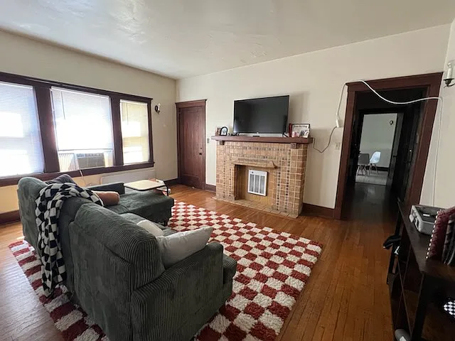 1 bed, 850 sqft, $1,200 — Photo 4