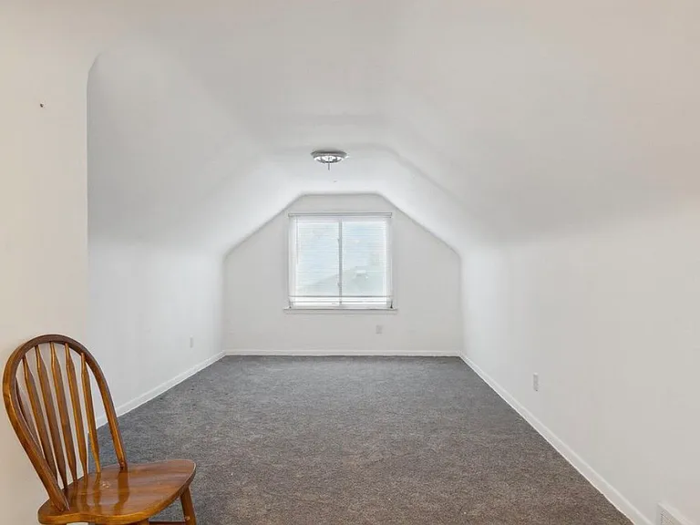 24933 Valley Ave — Photo 15