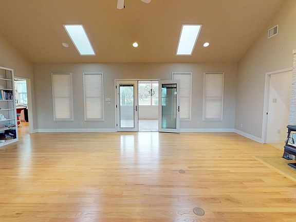 2nd image of 173 Agarita Ln