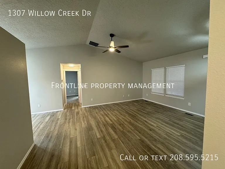 1307 Willow Creek Dr — Photo 4