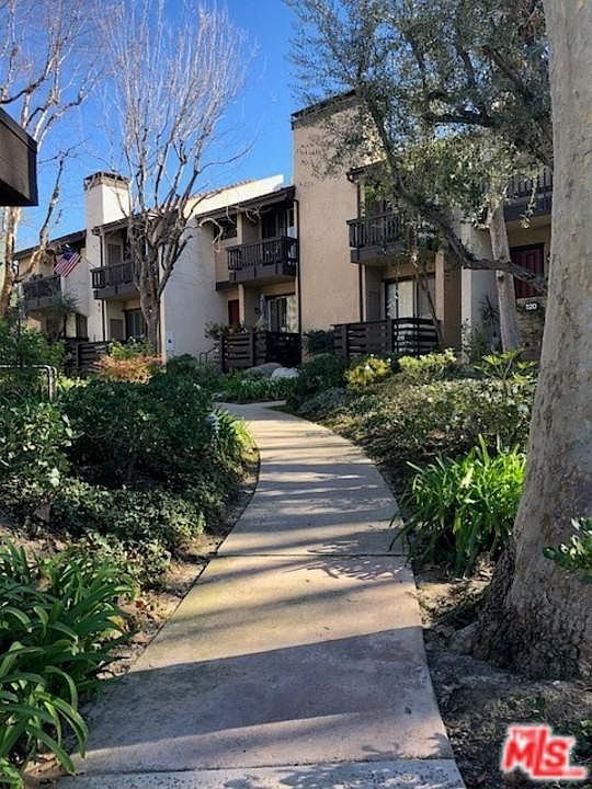 5847 Topanga Canyon Pl #10, Woodland Hills, CA 91367