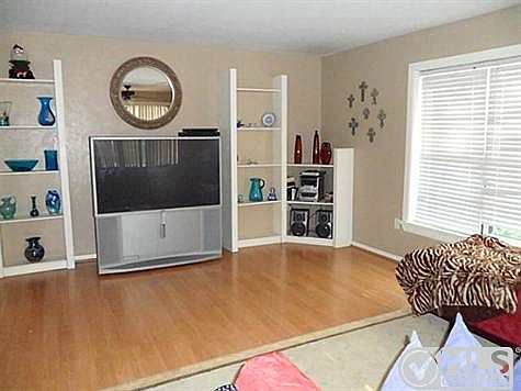 5th image of 818 Walter Hill Dr