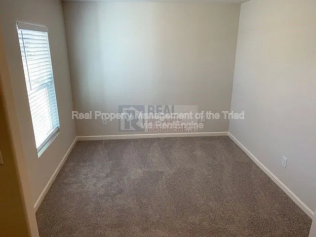 3901 Vershire Ave — Photo 15