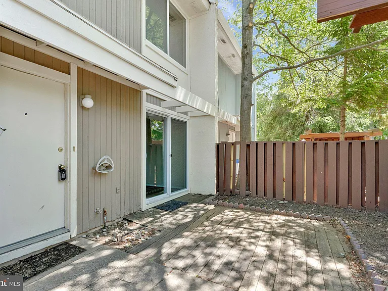 2202 Southgate Sq — Photo 22