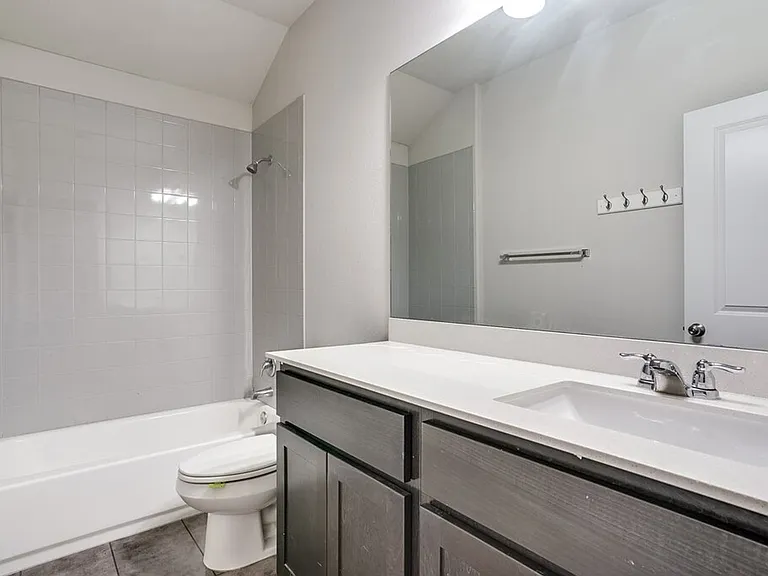 3401 Pauling Loop — Photo 8