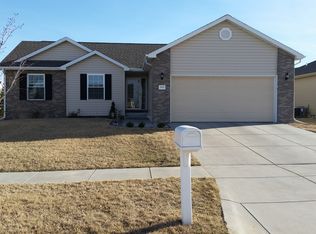 9009 Truchard Rd, Lincoln, NE 68526