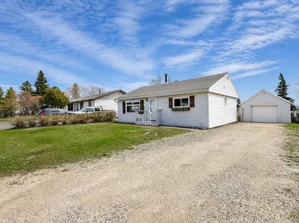 9517 N 99th Ave, Grande Prairie, AB T8V 0R1