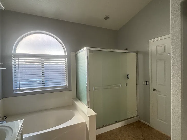 2523 E Parkside Ln — Photo 5