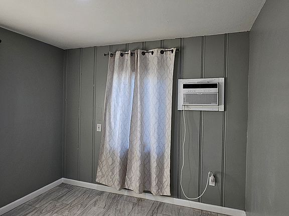 3rd image of 5653 Lewis Ave