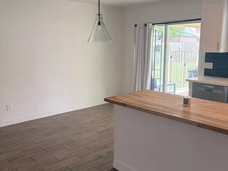 3664 W Oakland St — Photo 2