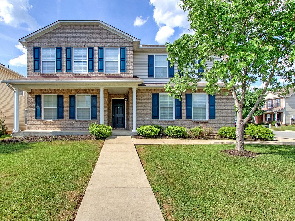 1st image of 404 Creek Oak Dr