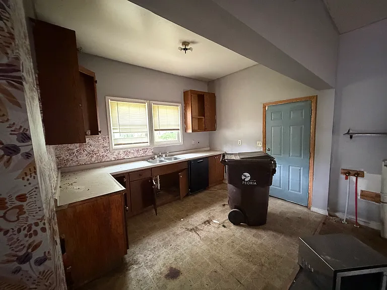 711 Vine St — Photo 17