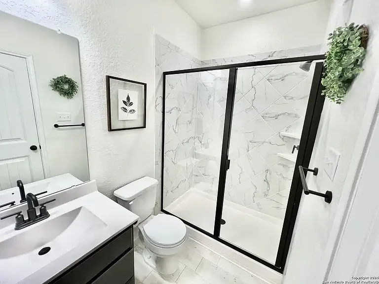 Bedroom #1: Full Bathroom