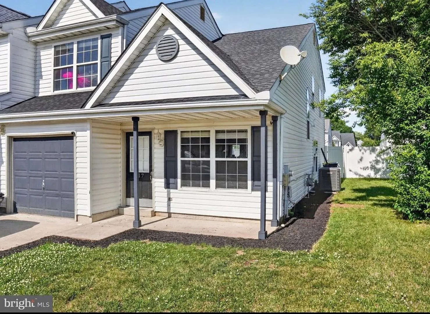Spacious 3BR Townhome in Middletown — Photo 1
