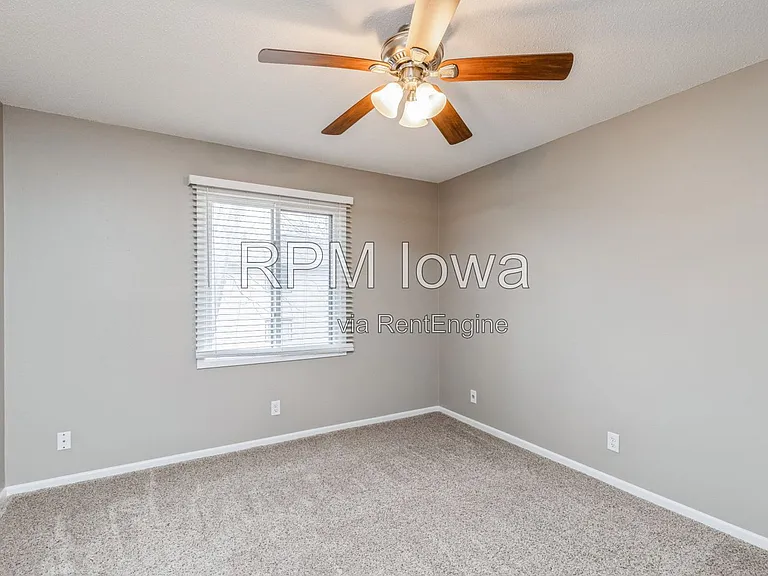 2079 NW Hickory Ln — Photo 10