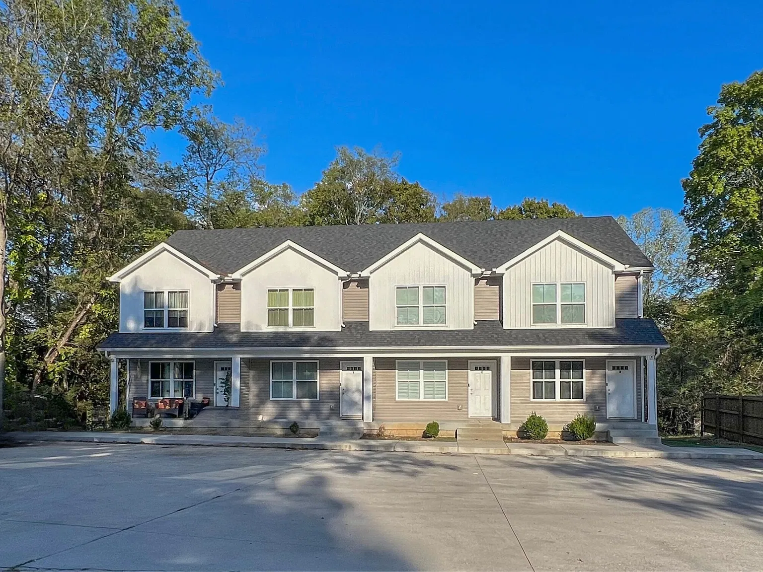 2 bed, 2.5 bath, 1100 sqft, $1,095 — Photo 1