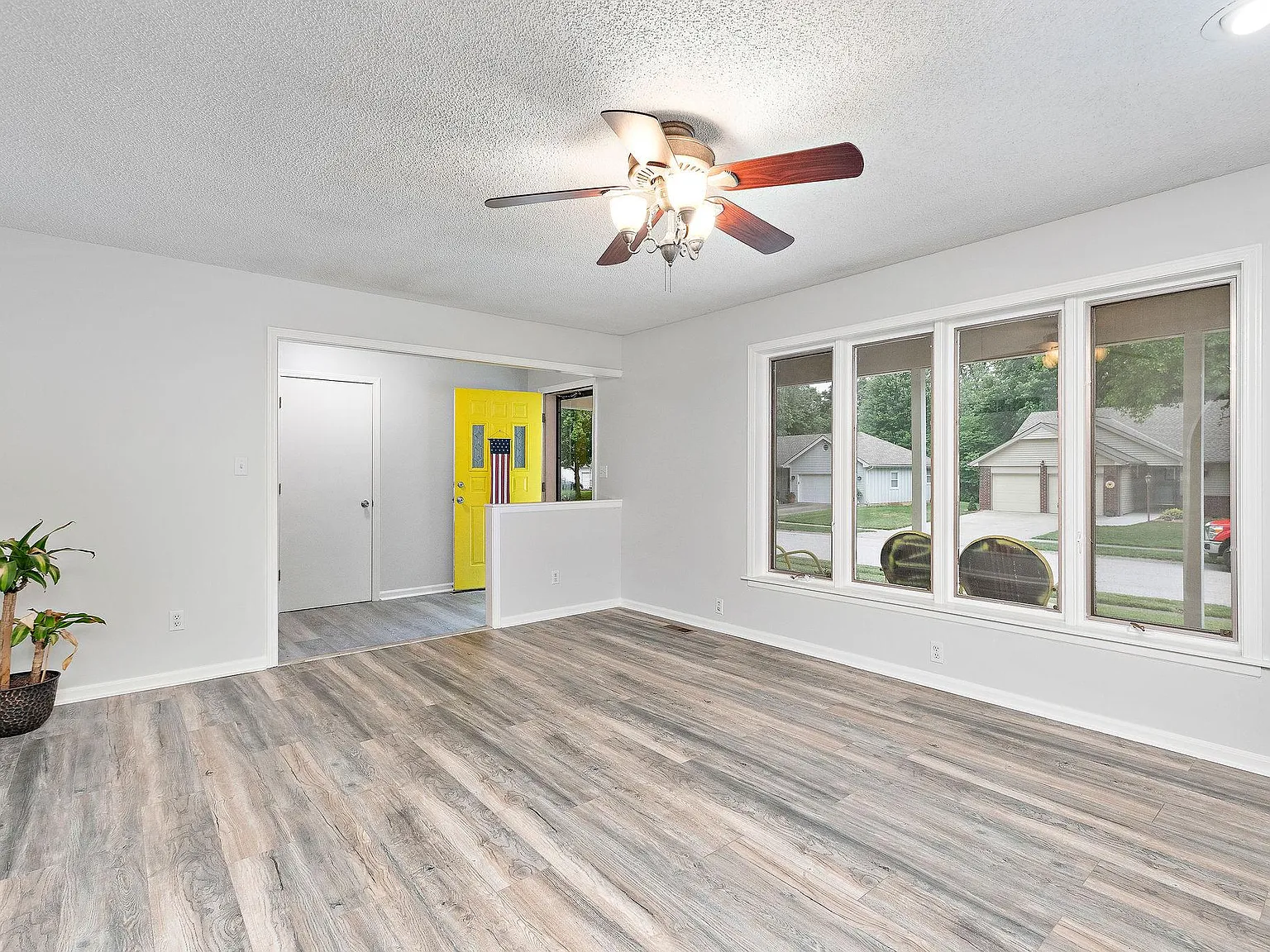 3 bed, 2.5 bath, $2,200 — Photo 2
