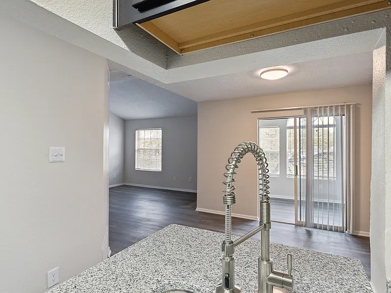 Altamonte Apartments — Photo 12