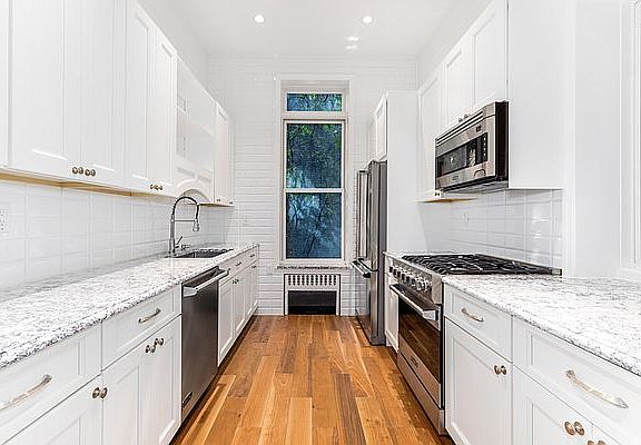 4th image of 615 W End Ave