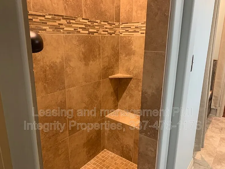 330 Dunvegan Ct — Photo 22