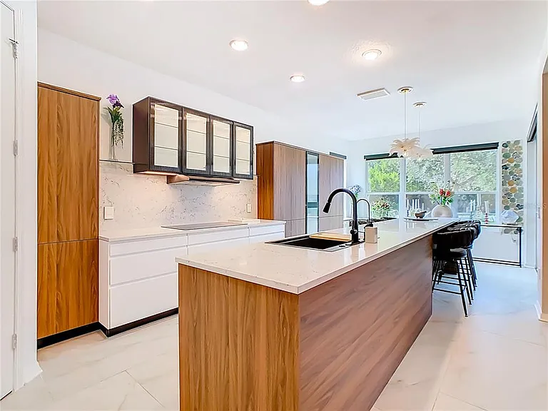 790 Carmel Ln — Photo 8