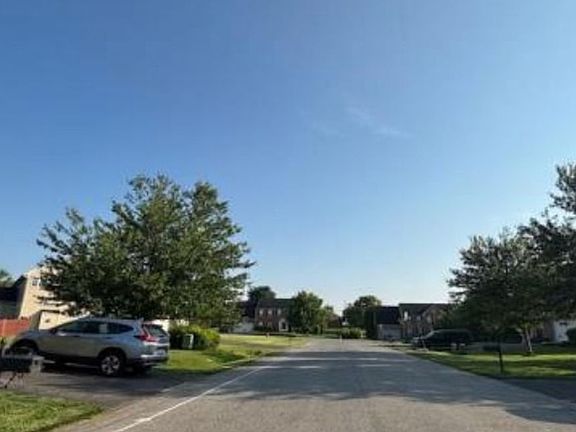 Exterior Neighborhood (street photo)