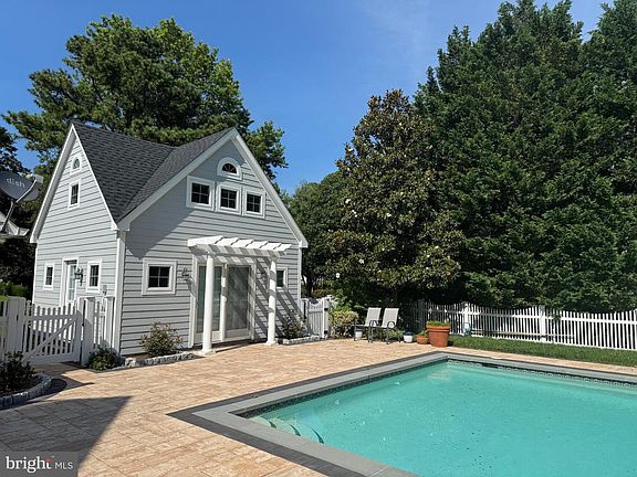 2nd image of 228 Prospect Bay Dr W